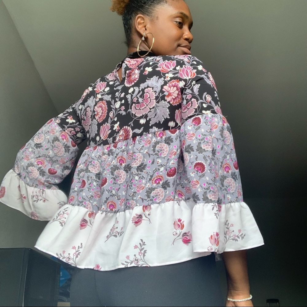 ❌SOLD❌Loft Floral Lavender & Black Tiered Blouse Size XS - Picture 6 of 15